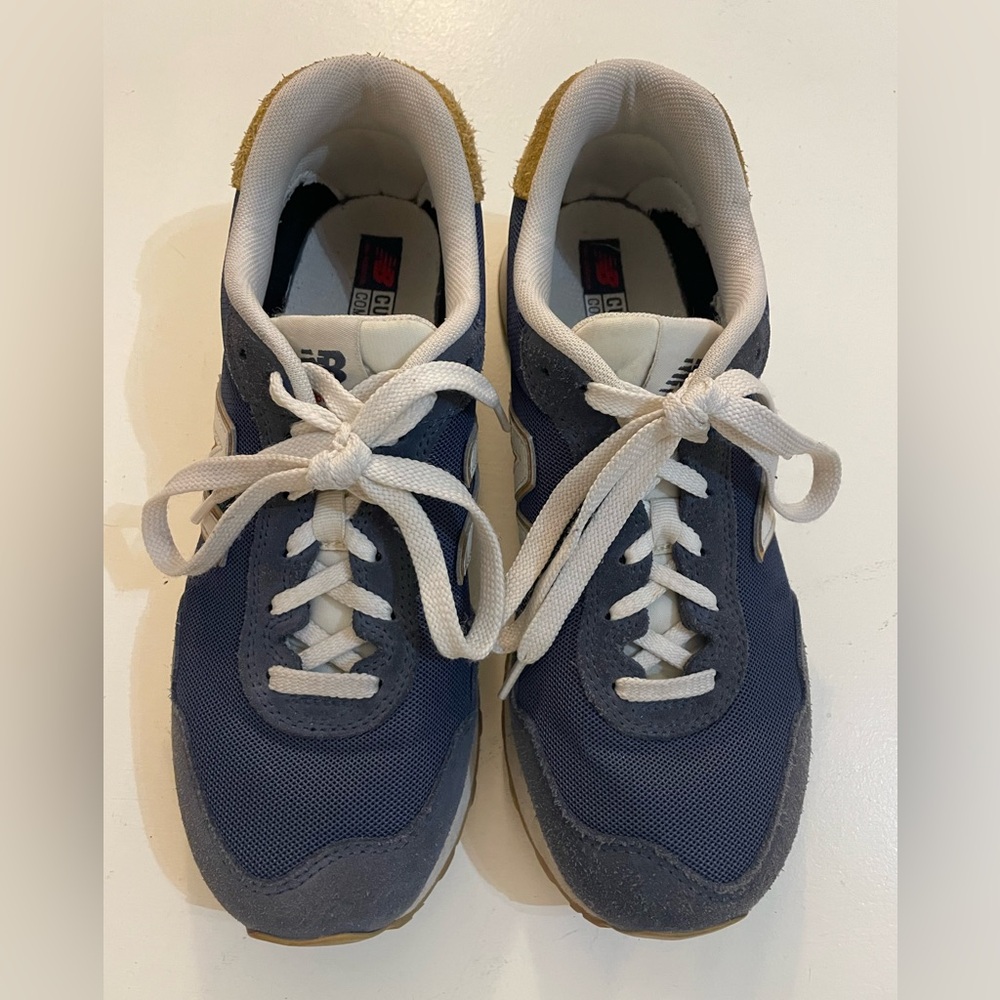 Navy New Balance 515s size 8